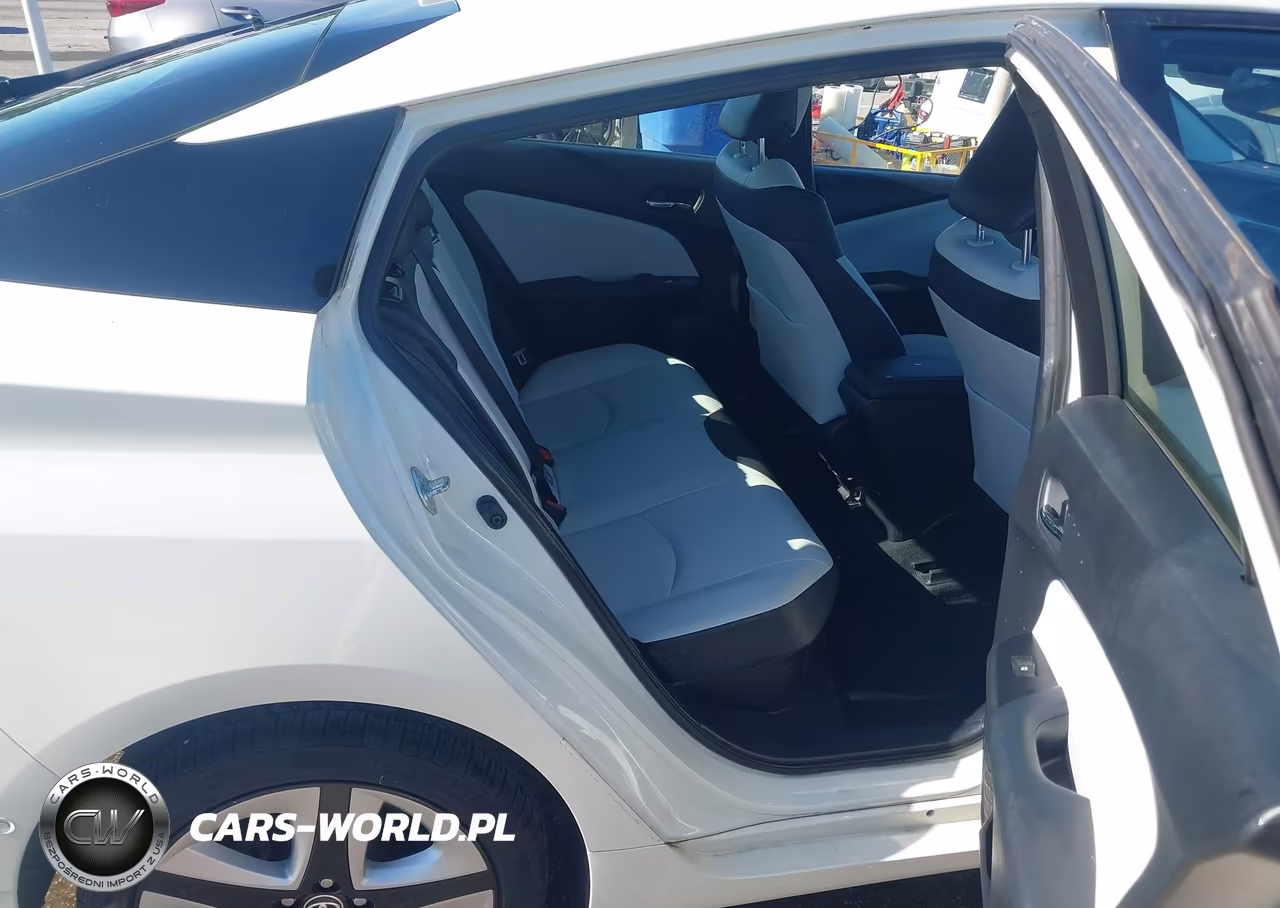2017 Toyota Prius Four Touring VIN:JTDKARFU8H3533423 - 8
