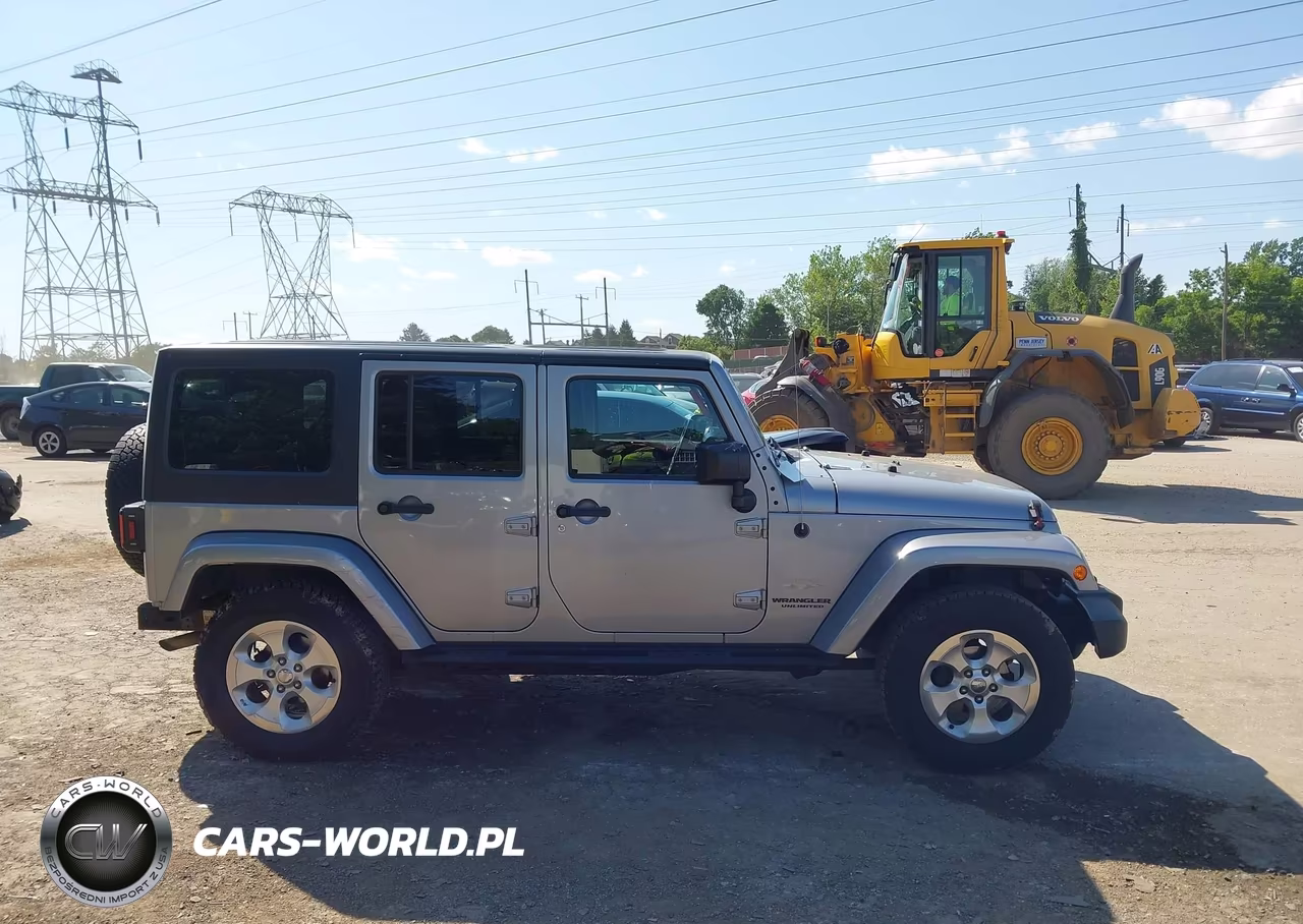 2014 Jeep Wrangler Unlimited Sahara VIN:1C4HJWEG6EL189025 - 13