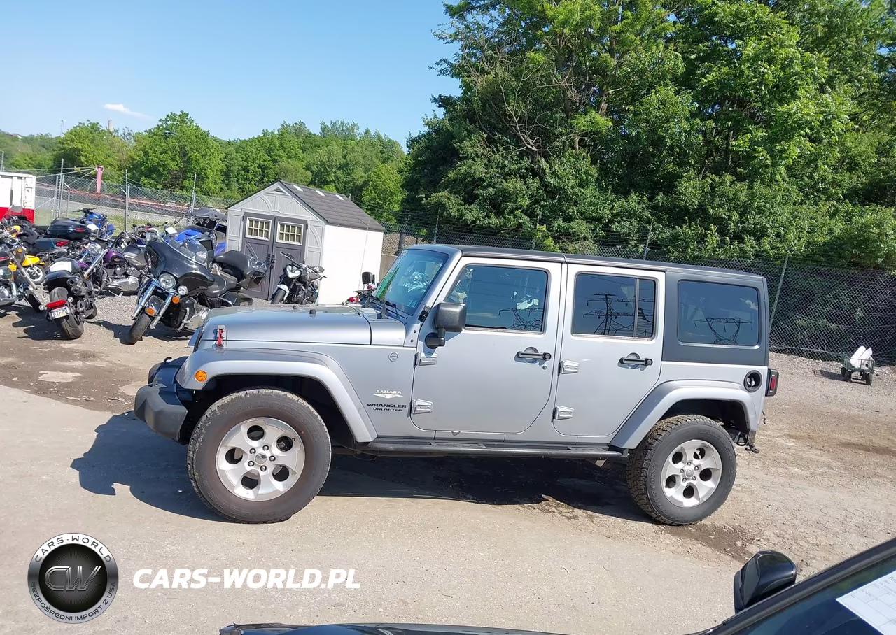 2014 Jeep Wrangler Unlimited Sahara VIN:1C4HJWEG6EL189025 - 14