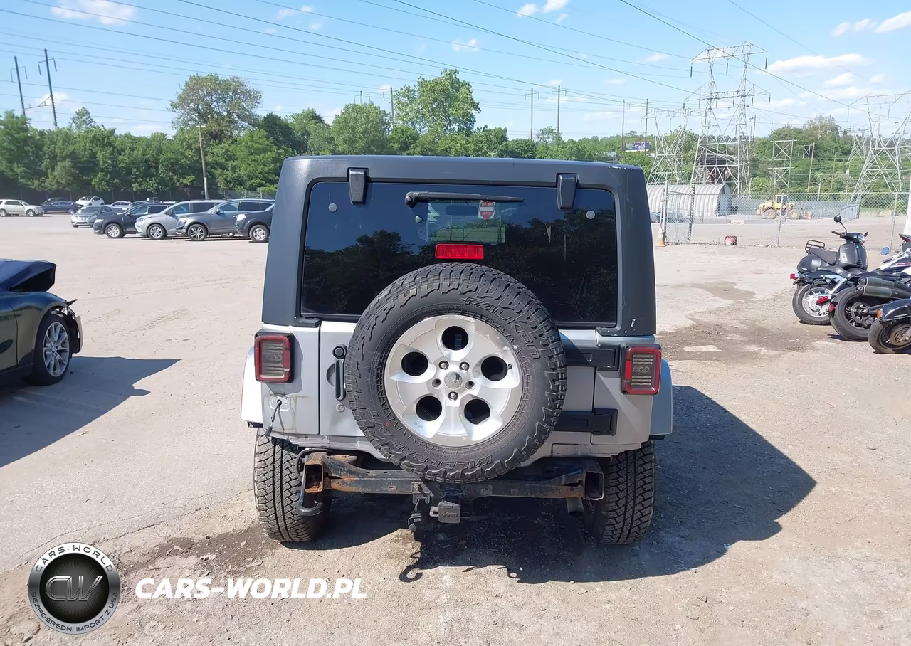 2014 Jeep Wrangler Unlimited Sahara VIN:1C4HJWEG6EL189025 - 16