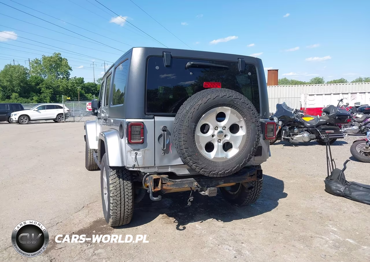 2014 Jeep Wrangler Unlimited Sahara VIN:1C4HJWEG6EL189025 - 17