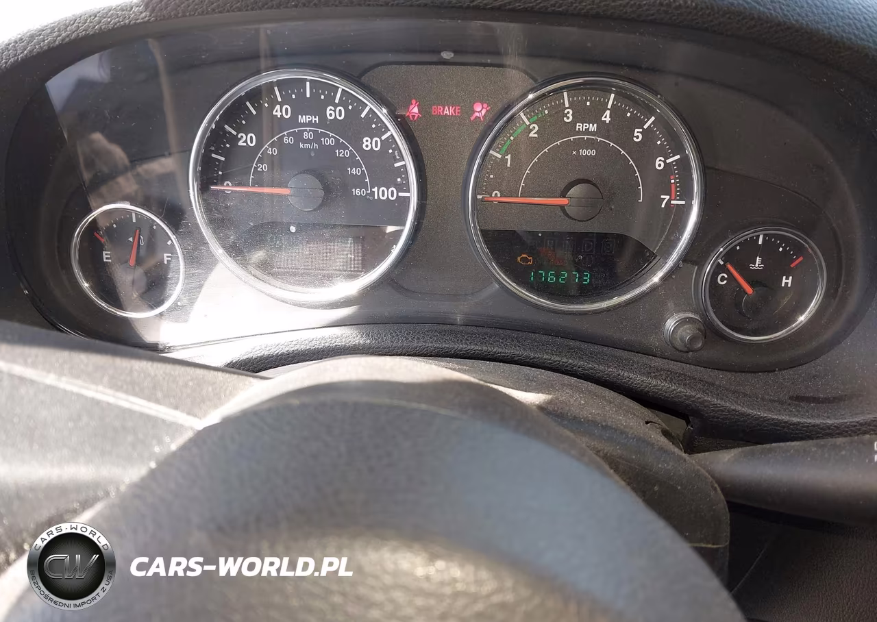 2014 Jeep Wrangler Unlimited Sahara VIN:1C4HJWEG6EL189025 - 7
