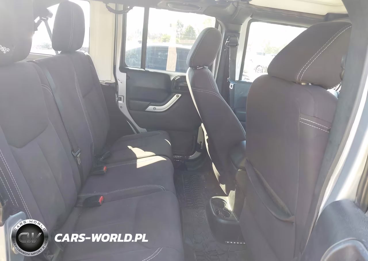 2014 Jeep Wrangler Unlimited Sahara VIN:1C4HJWEG6EL189025 - 8