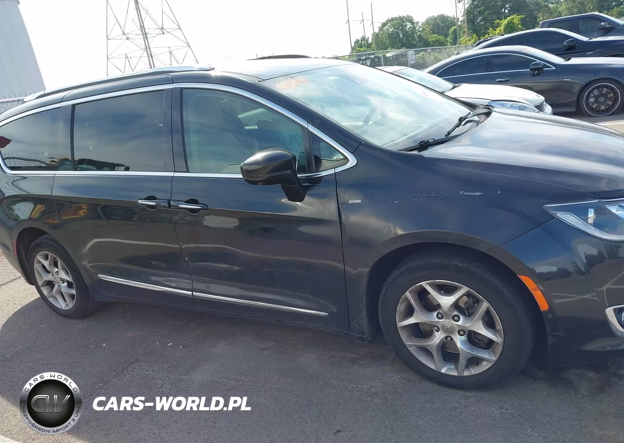 2017 Chrysler Pacifica Touring-L Plus VIN:2C4RC1EG7HR534222 - 13