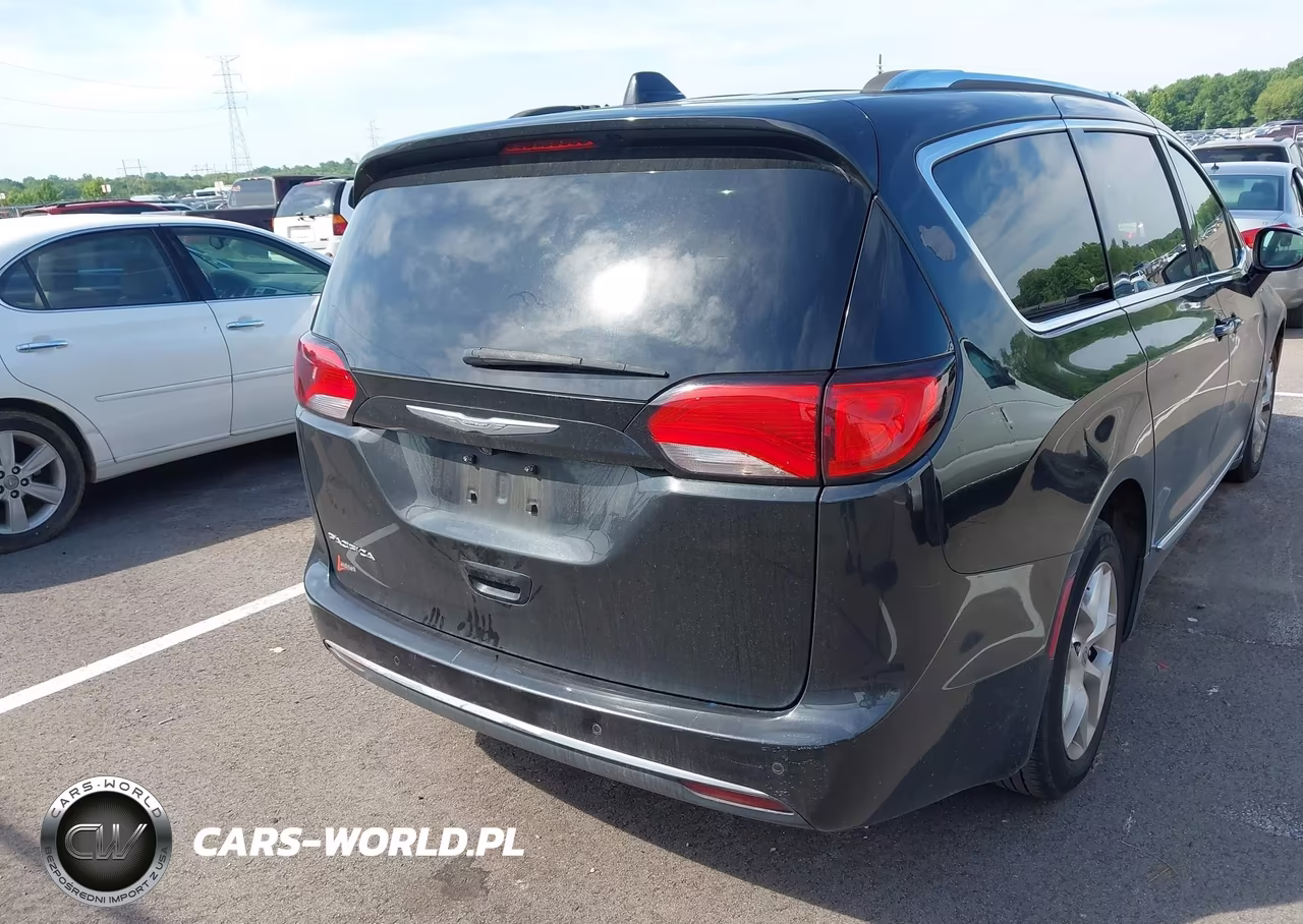 2017 Chrysler Pacifica Touring-L Plus VIN:2C4RC1EG7HR534222 - 16