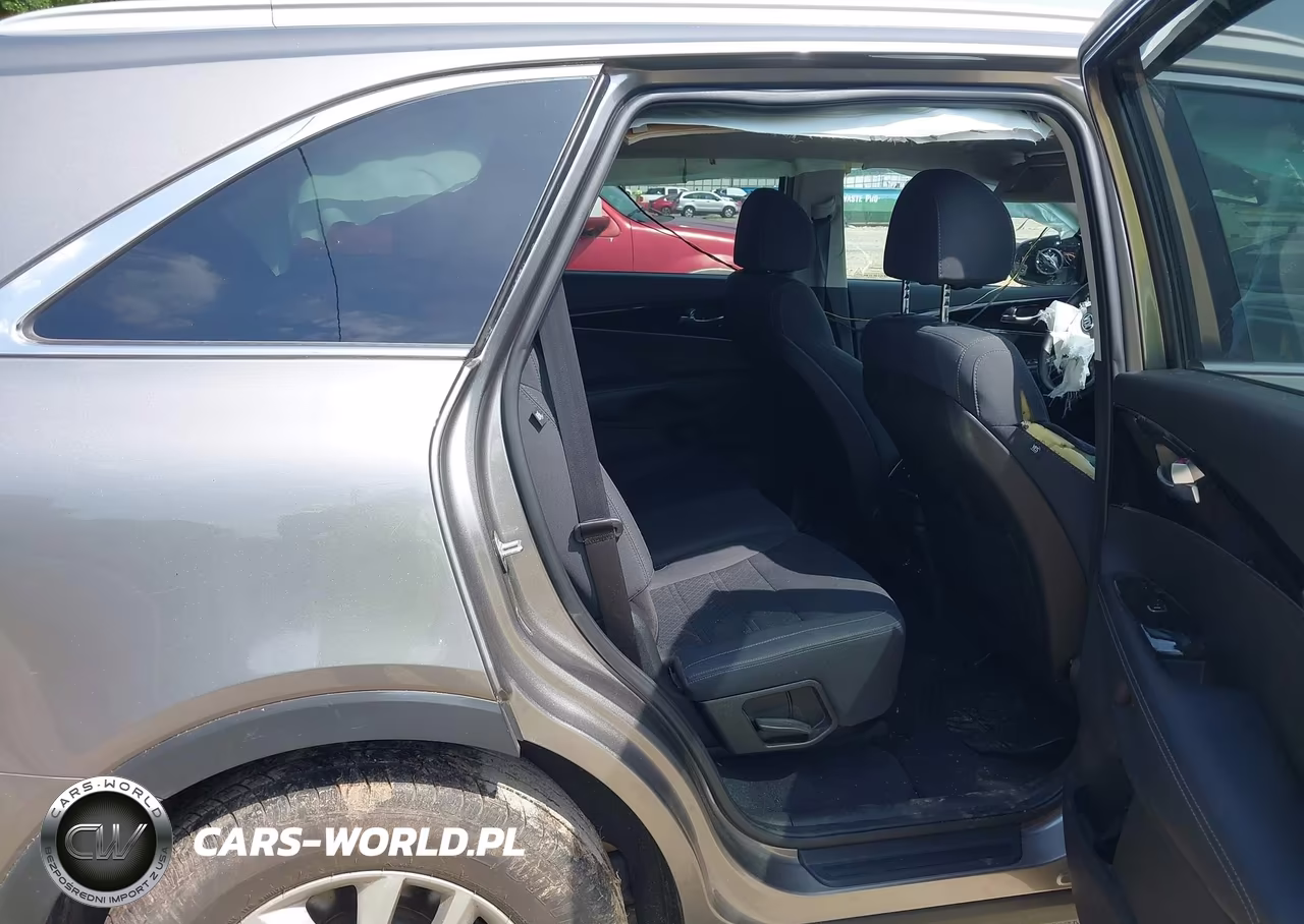 2018 Kia Sorento 2.4L Lx VIN:5XYPG4A31JG405242 - 8