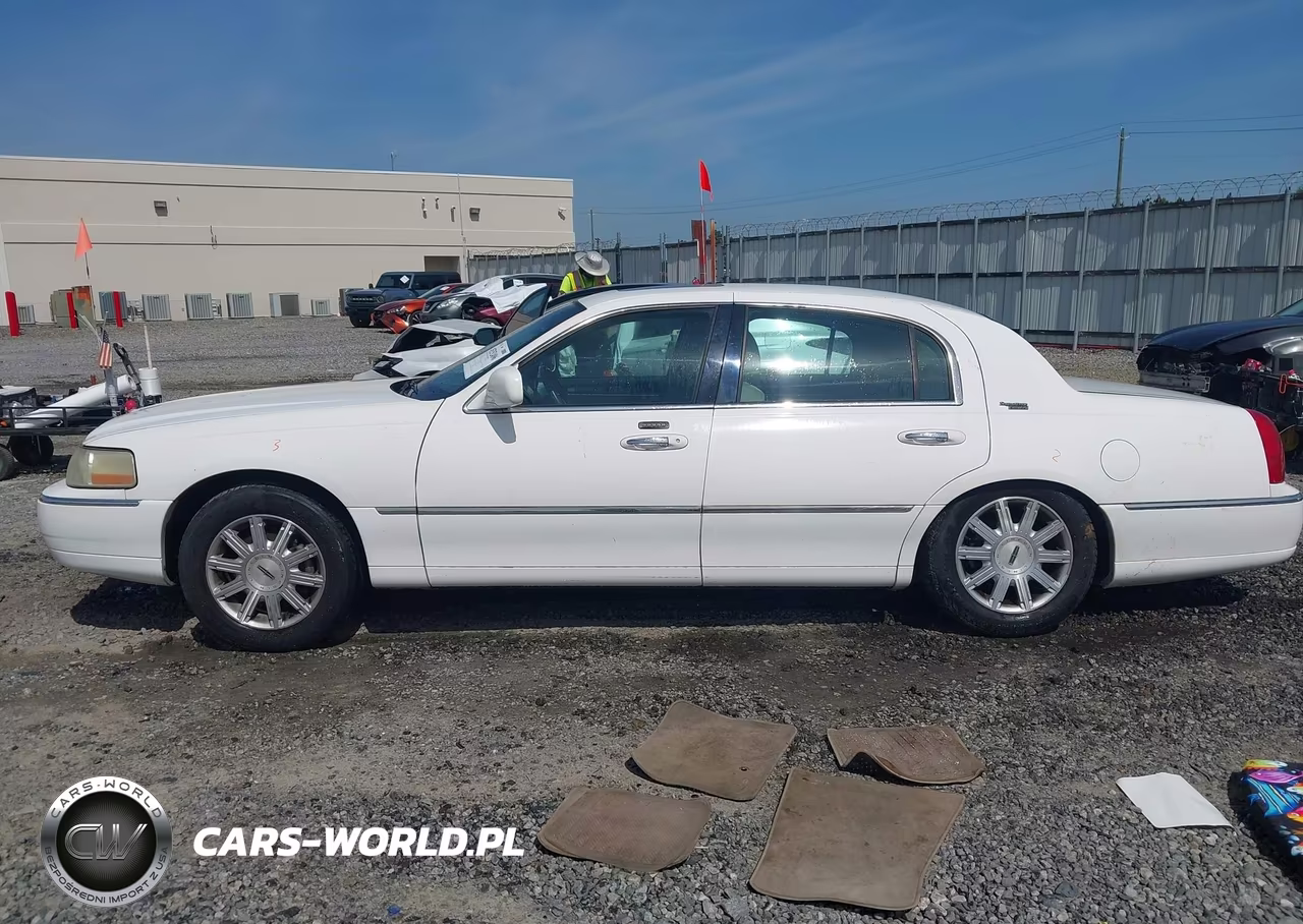 2006 Lincoln Town Car Signature Limited VIN:1LNHM82V56Y625966 - 14