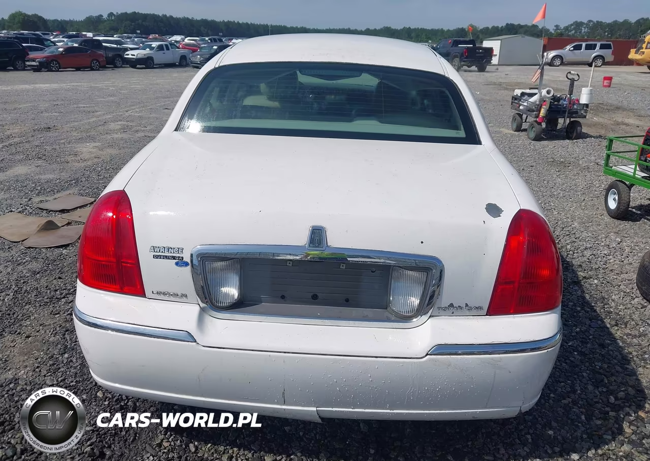 2006 Lincoln Town Car Signature Limited VIN:1LNHM82V56Y625966 - 16