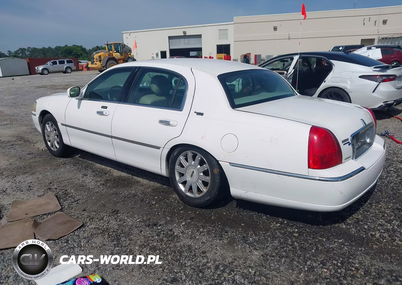 2006 Lincoln Town Car Signature Limited VIN:1LNHM82V56Y625966 - 3