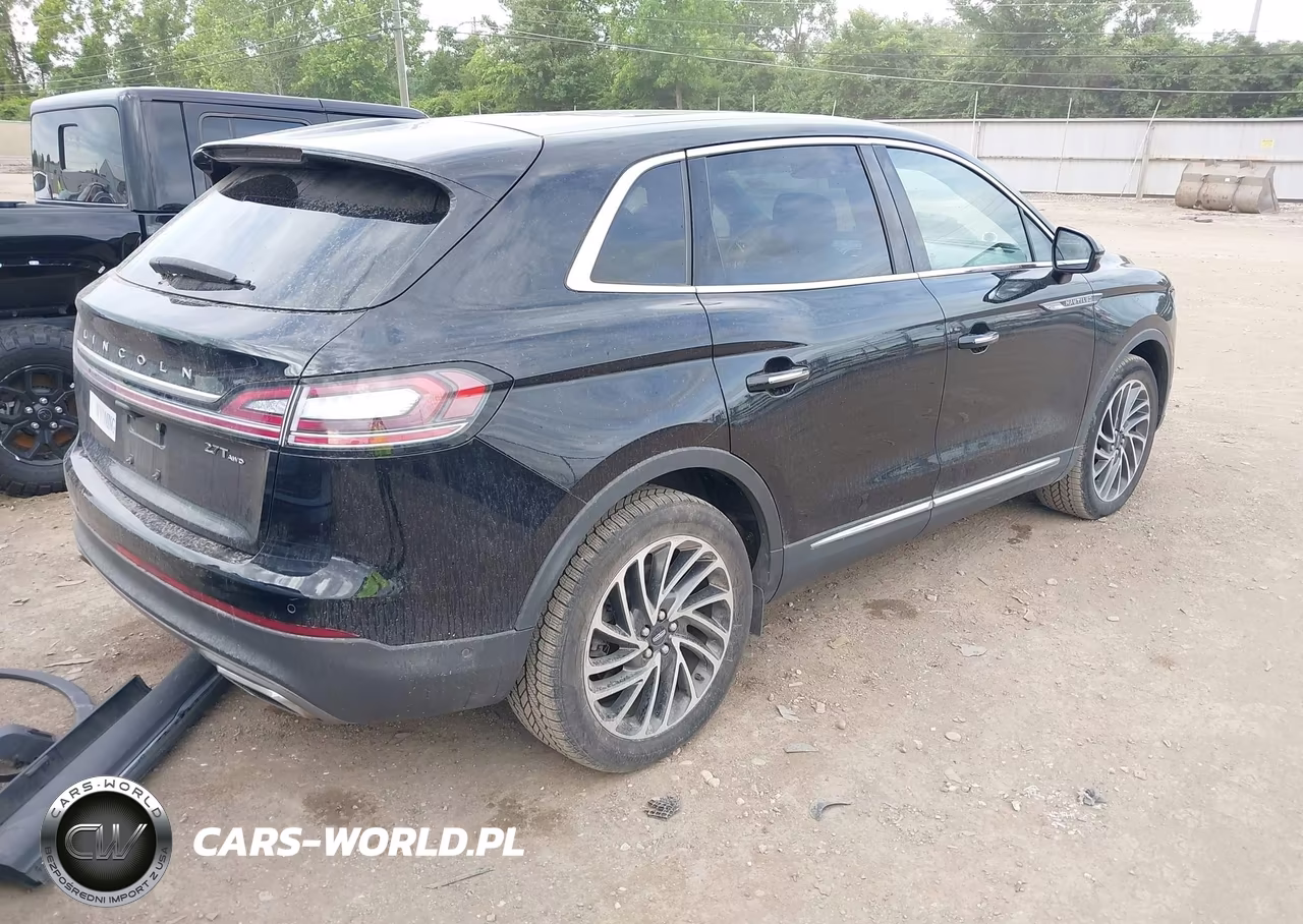 2019 Lincoln Nautilus Reserve VIN:2LMPJ8LP3KBL21728 - 4