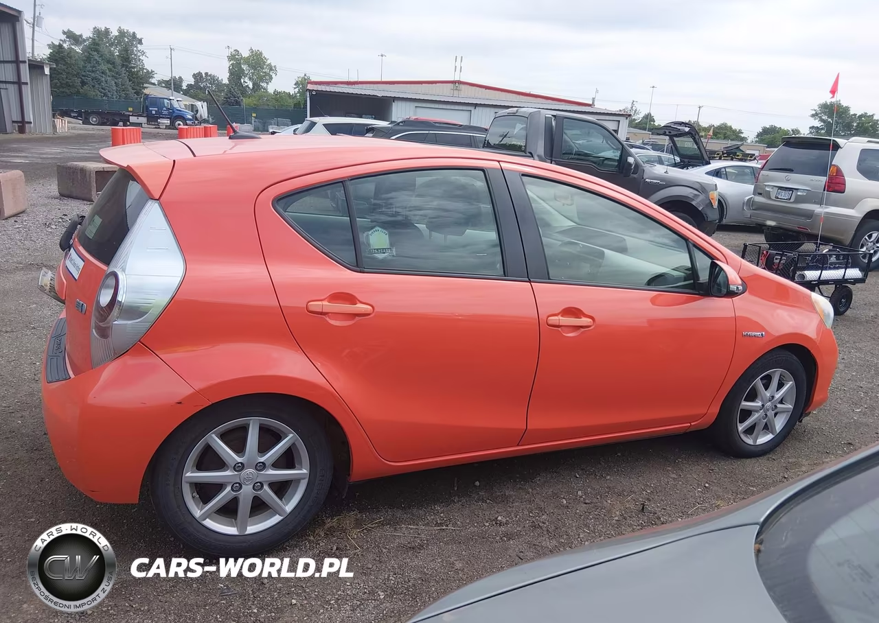 2012 Toyota Prius C Three VIN:JTDKDTB31C1022660 - 13