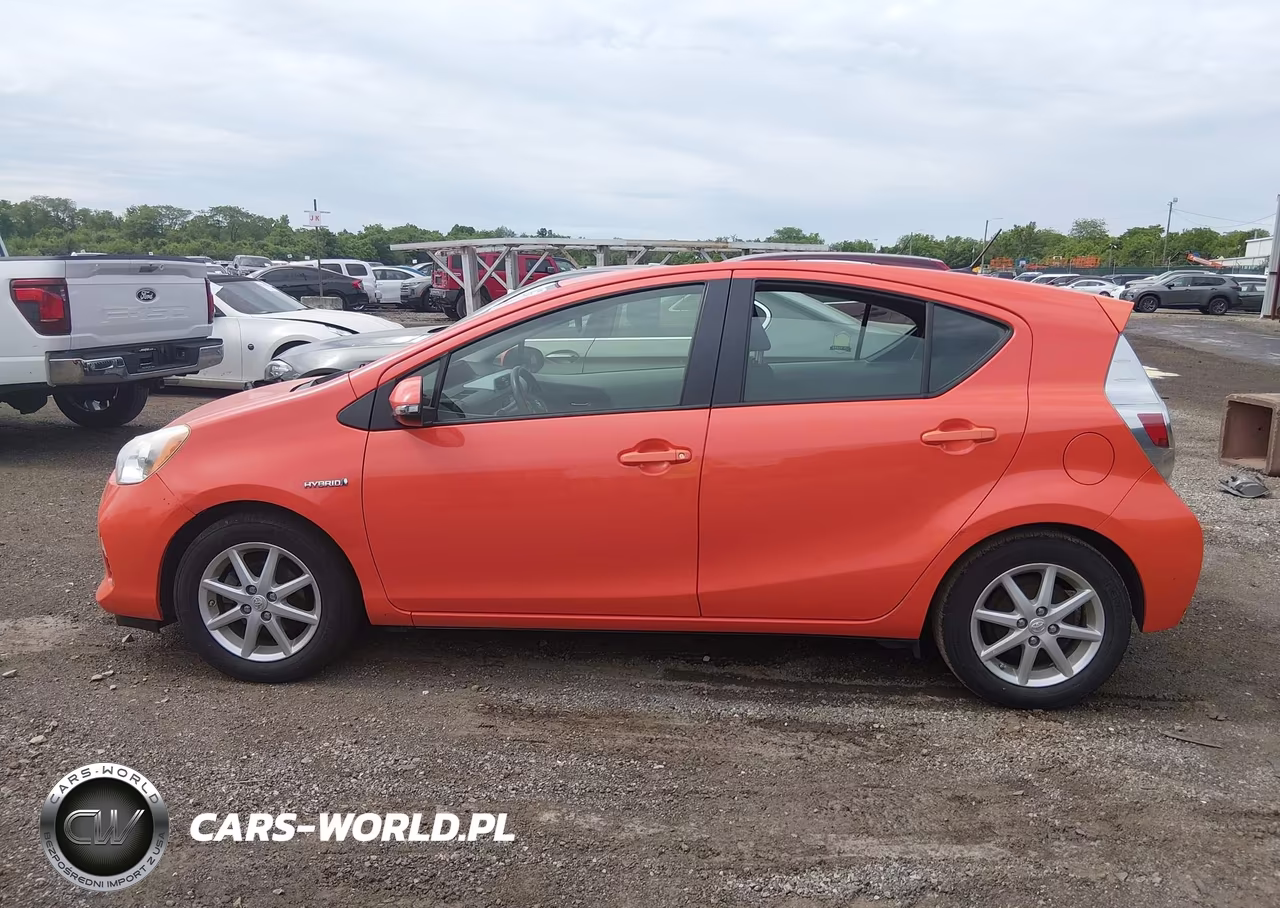 2012 Toyota Prius C Three VIN:JTDKDTB31C1022660 - 14