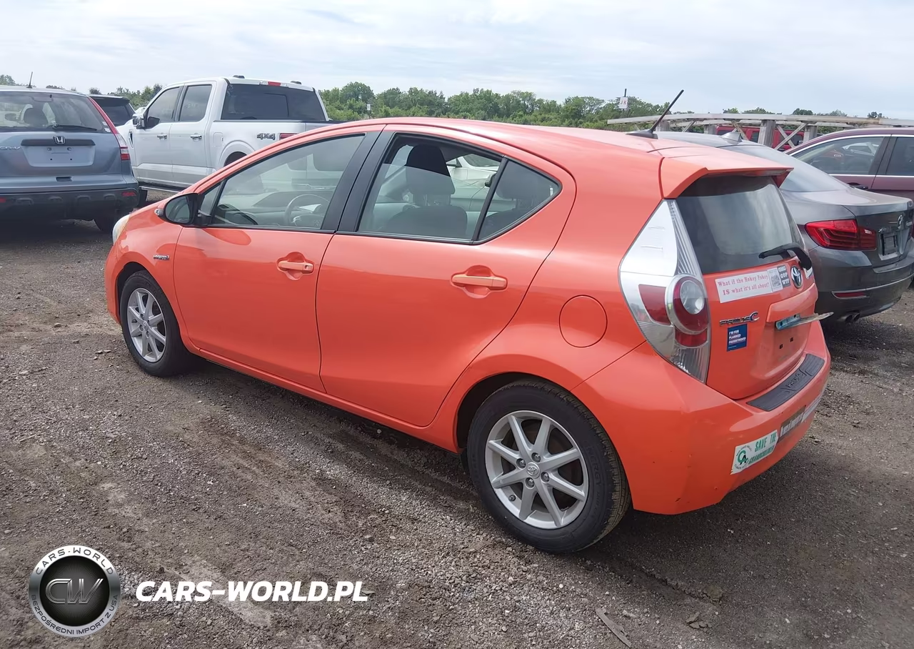2012 Toyota Prius C Three VIN:JTDKDTB31C1022660 - 3