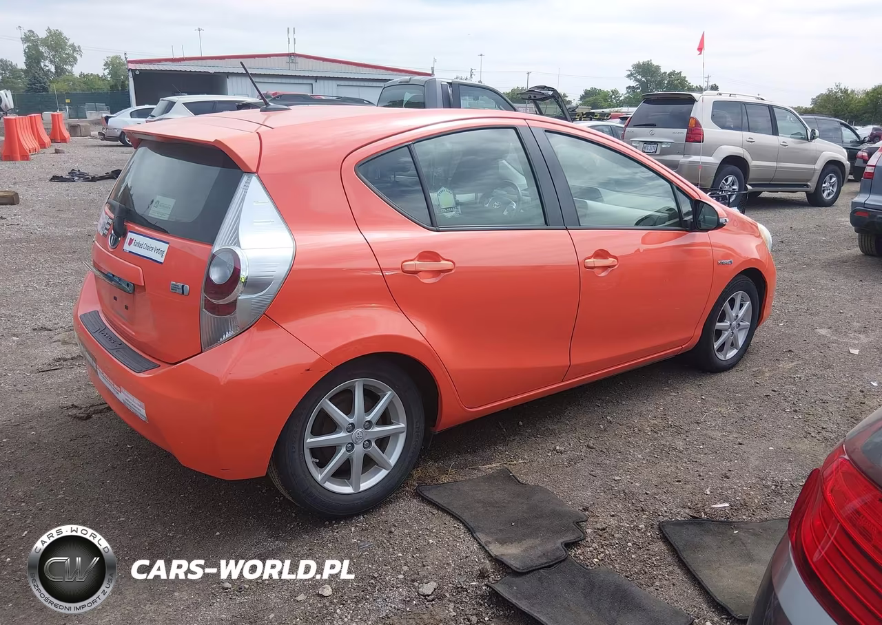 2012 Toyota Prius C Three VIN:JTDKDTB31C1022660 - 4
