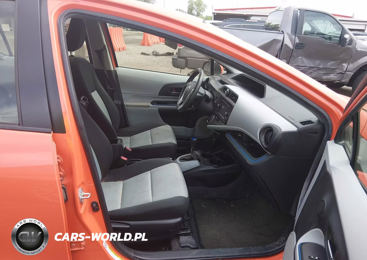2012 Toyota Prius C Three VIN:JTDKDTB31C1022660 - 5
