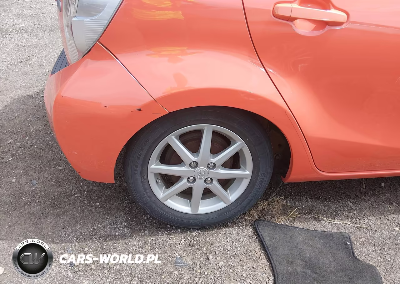 2012 Toyota Prius C Three VIN:JTDKDTB31C1022660 - 6