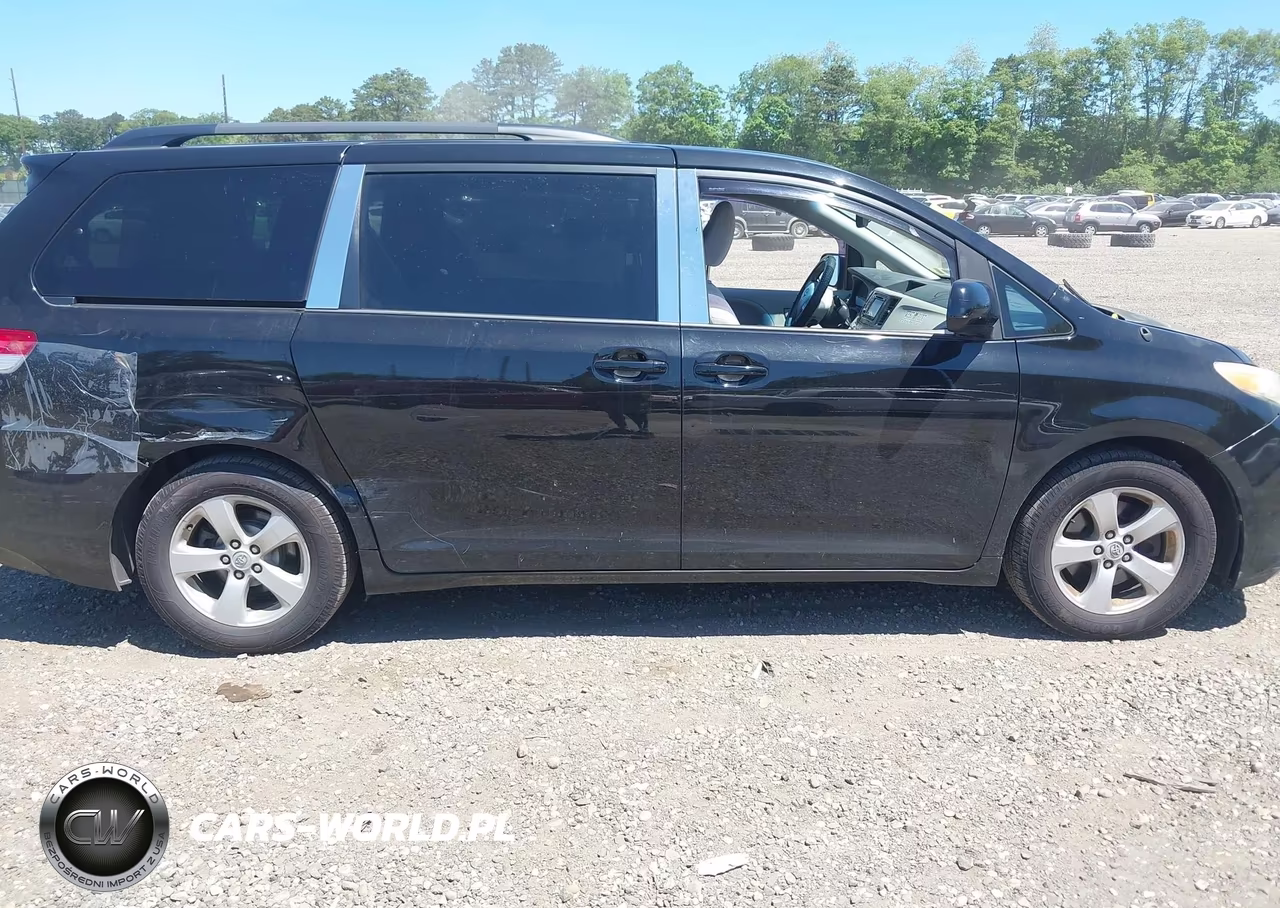 2013 Toyota Sienna Le V6 8 Passenger VIN:5TDKK3DC1DS326028 - 13