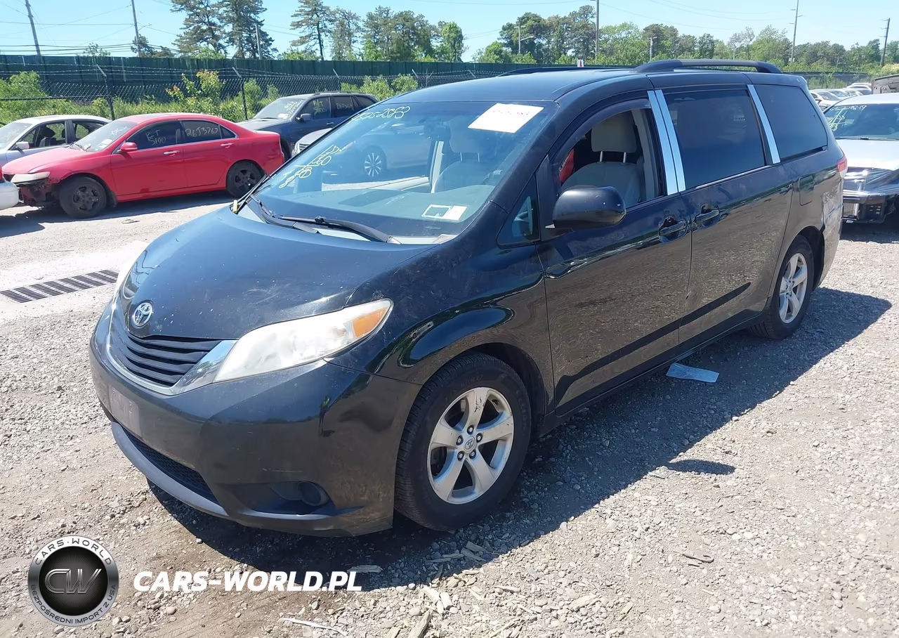 2013 Toyota Sienna Le V6 8 Passenger VIN:5TDKK3DC1DS326028 - 2