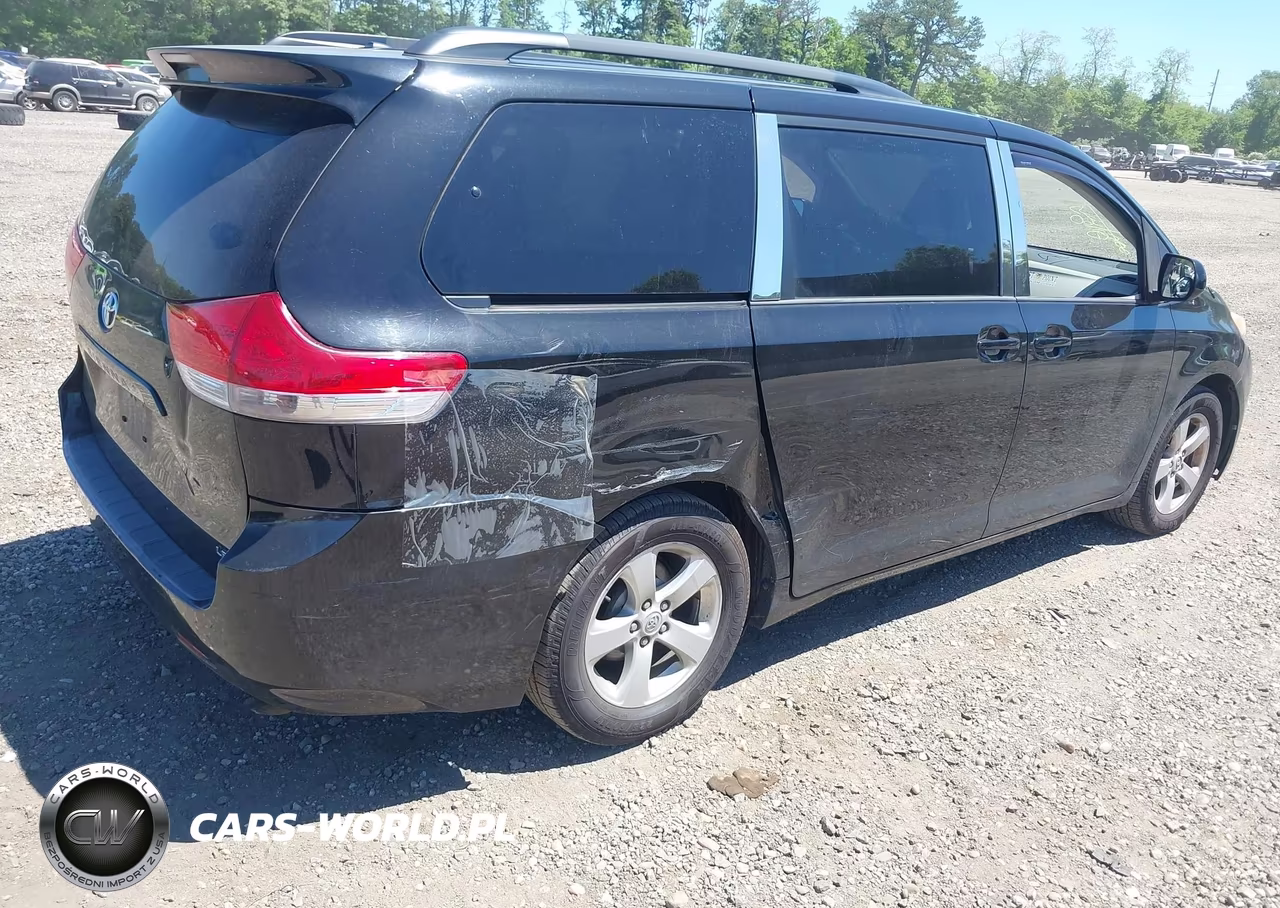 2013 Toyota Sienna Le V6 8 Passenger VIN:5TDKK3DC1DS326028 - 4
