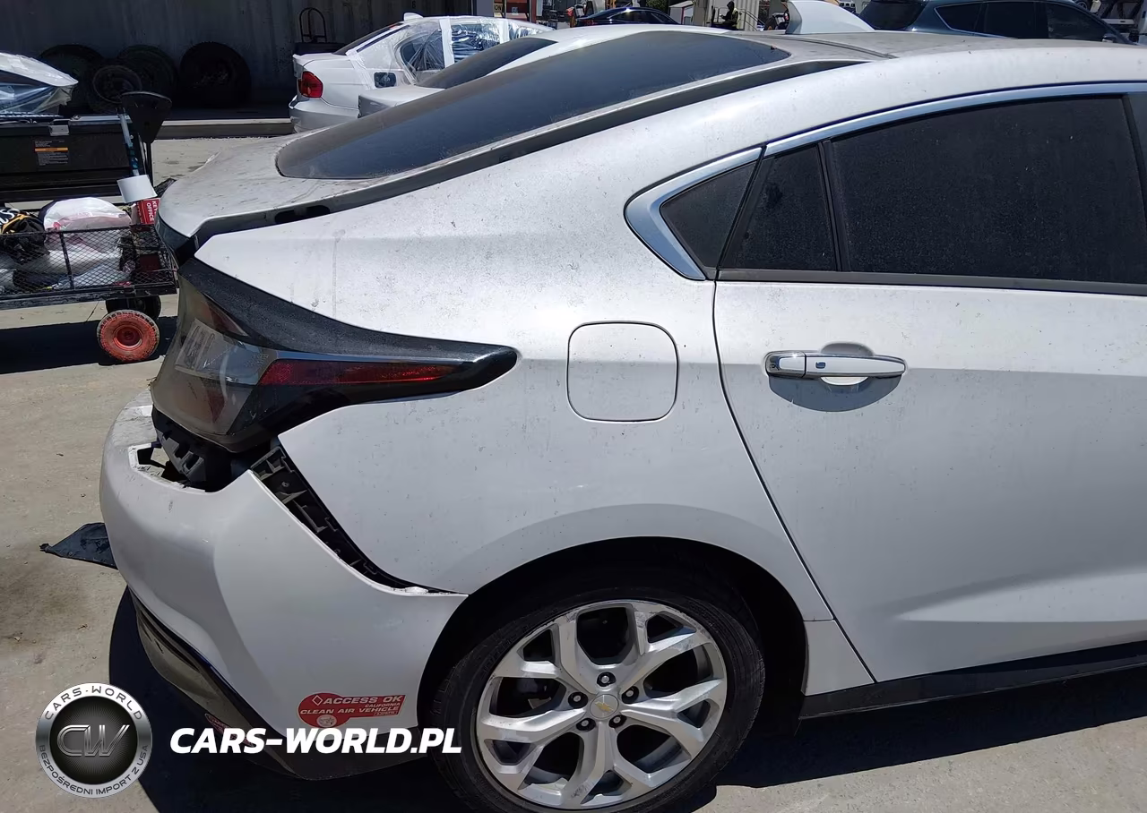 2018 Chevrolet Volt Premier VIN:1G1RD6S53JU145737 - 18