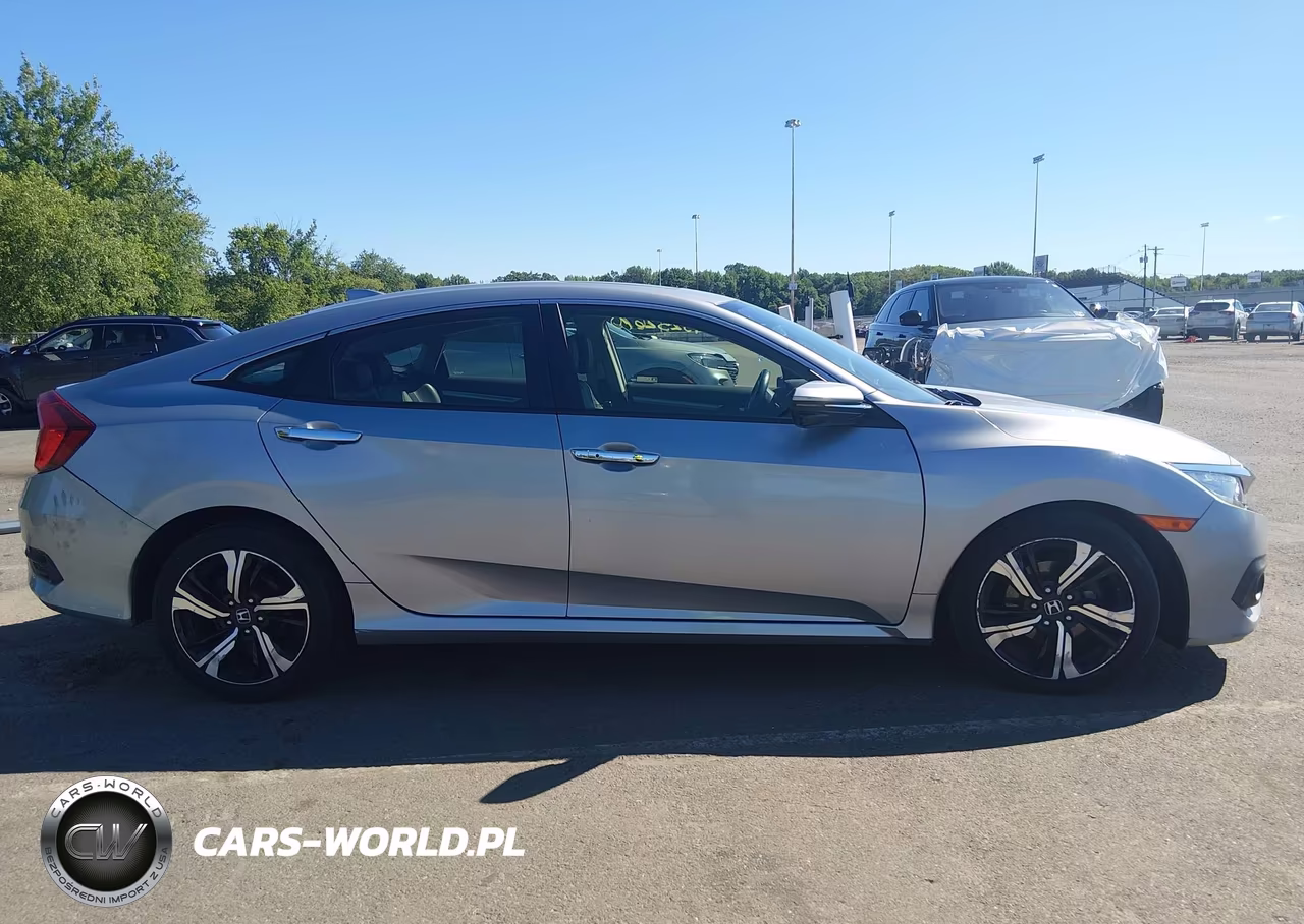2018 Honda Civic Touring VIN:JHMFC1F97JX031654 - 13