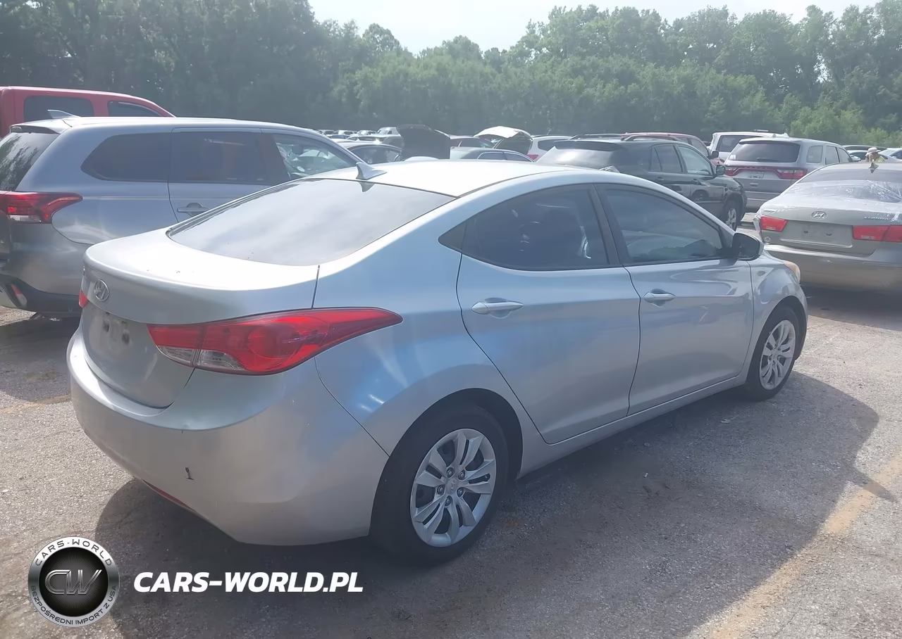 2011 Hyundai Elantra Gls VIN:5NPDH4AE6BH033358 - 4