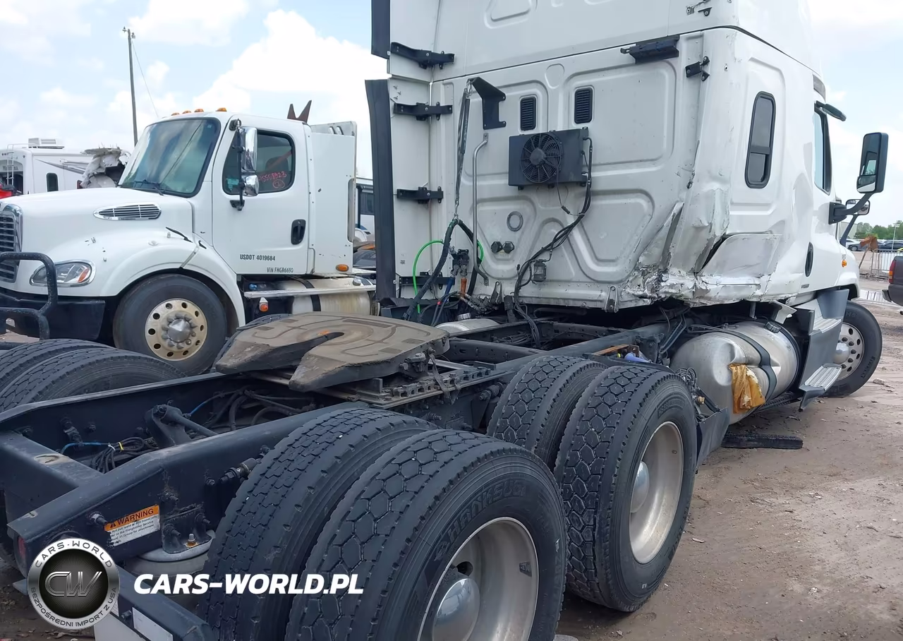 2016 Freightliner Cascadia 125 VIN:1FUJGLD58GLHP5352 - 4