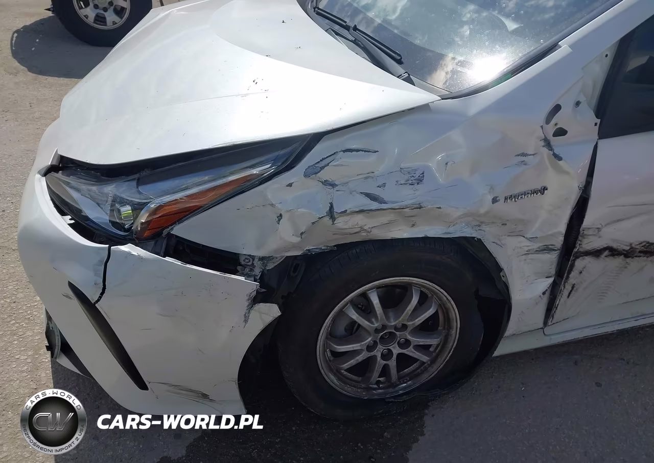 2020 Toyota Prius L Eco VIN:JTDKARFU2L3116730 - 18