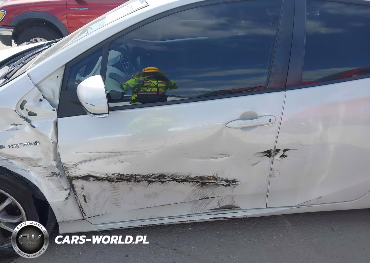 2020 Toyota Prius L Eco VIN:JTDKARFU2L3116730 - 19