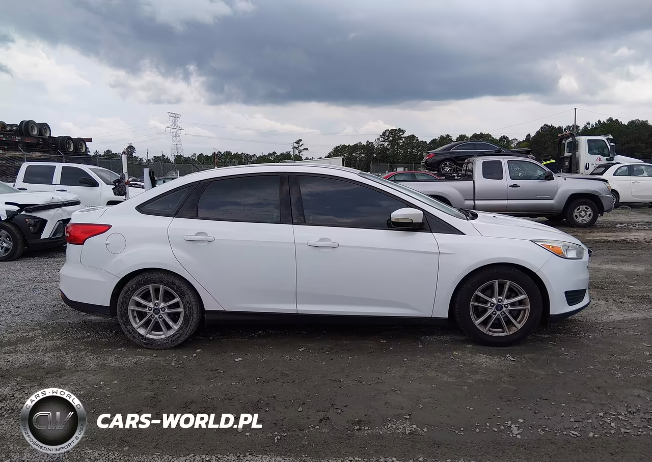 2017 Ford Focus Se VIN:1FADP3F21HL322119 - 12
