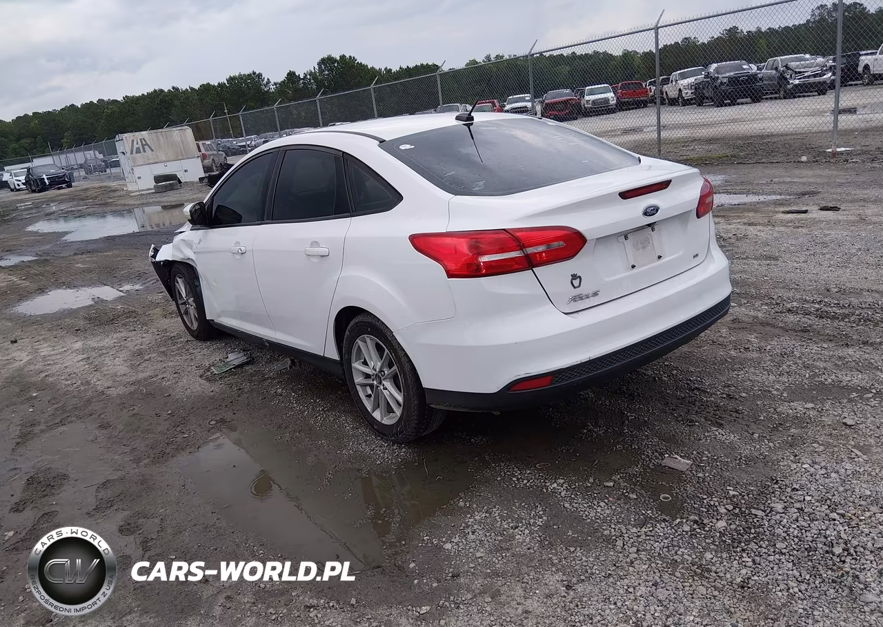 2017 Ford Focus Se VIN:1FADP3F21HL322119 - 3
