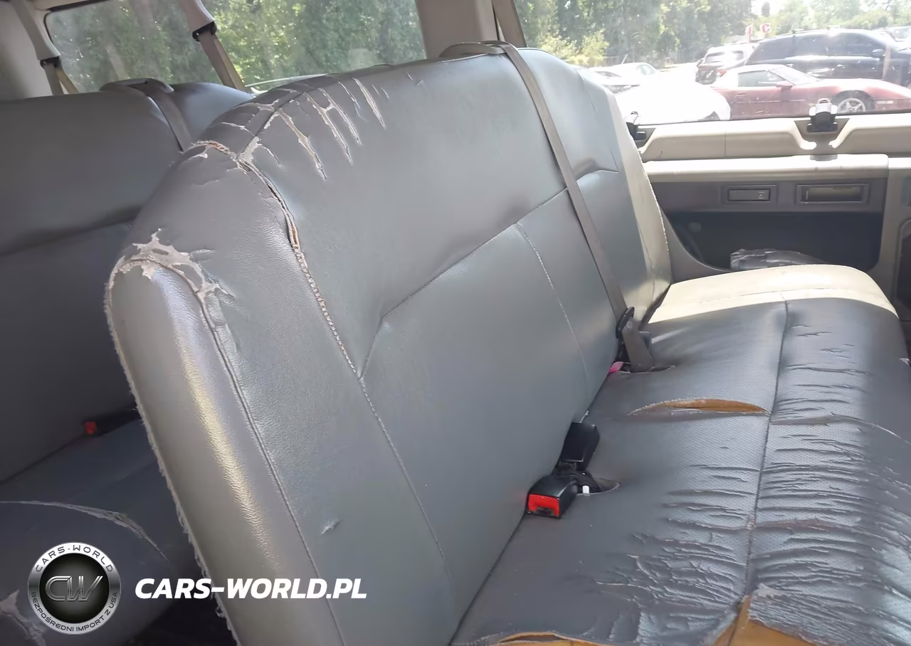 2010 Ford E-350 Super Duty Xl VIN:1FBSS3BL3ADA26019 - 8