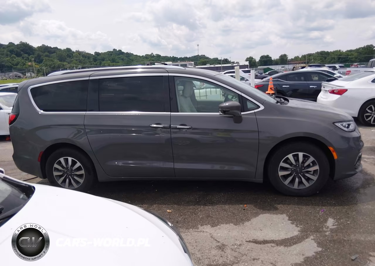 2021 Chrysler Pacifica Hybrid Touring L VIN:2C4RC1L7XMR599479 - 13