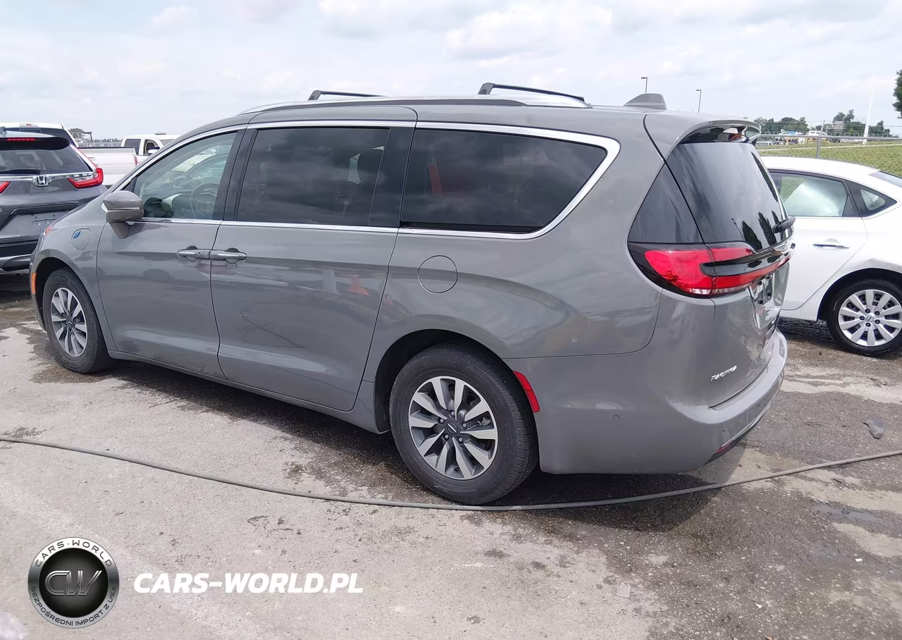 2021 Chrysler Pacifica Hybrid Touring L VIN:2C4RC1L7XMR599479 - 3