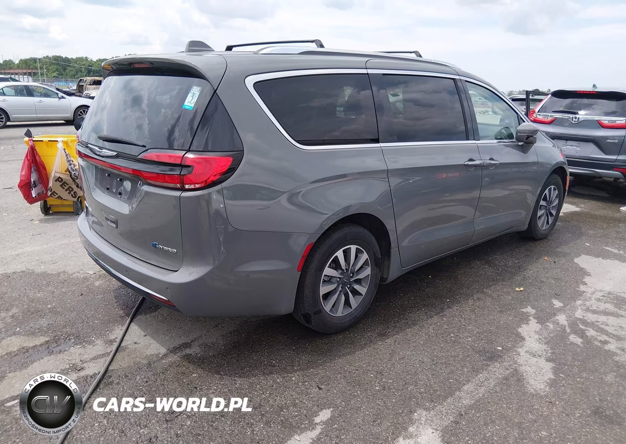 2021 Chrysler Pacifica Hybrid Touring L VIN:2C4RC1L7XMR599479 - 4