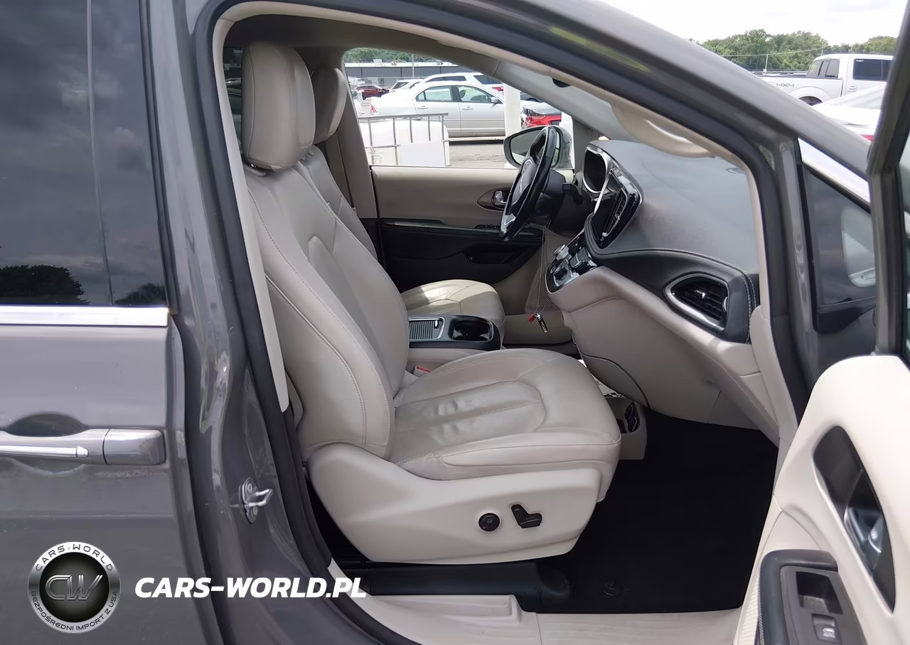 2021 Chrysler Pacifica Hybrid Touring L VIN:2C4RC1L7XMR599479 - 5