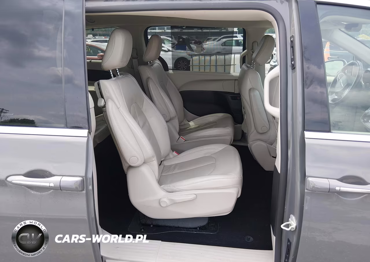 2021 Chrysler Pacifica Hybrid Touring L VIN:2C4RC1L7XMR599479 - 8
