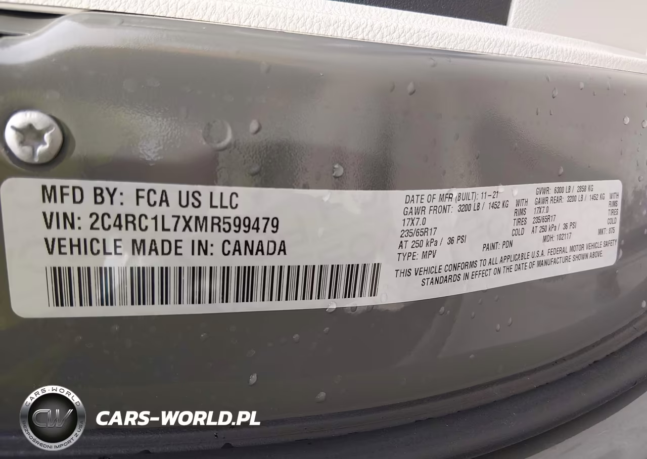 2021 Chrysler Pacifica Hybrid Touring L VIN:2C4RC1L7XMR599479 - 9