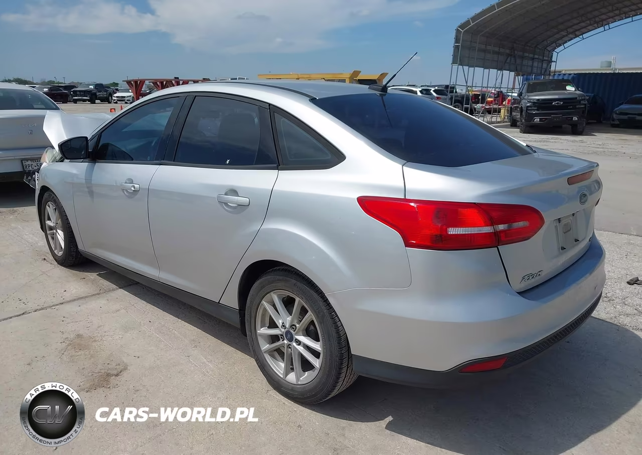2017 Ford Focus Se VIN:1FADP3F2XHL214131 - 3