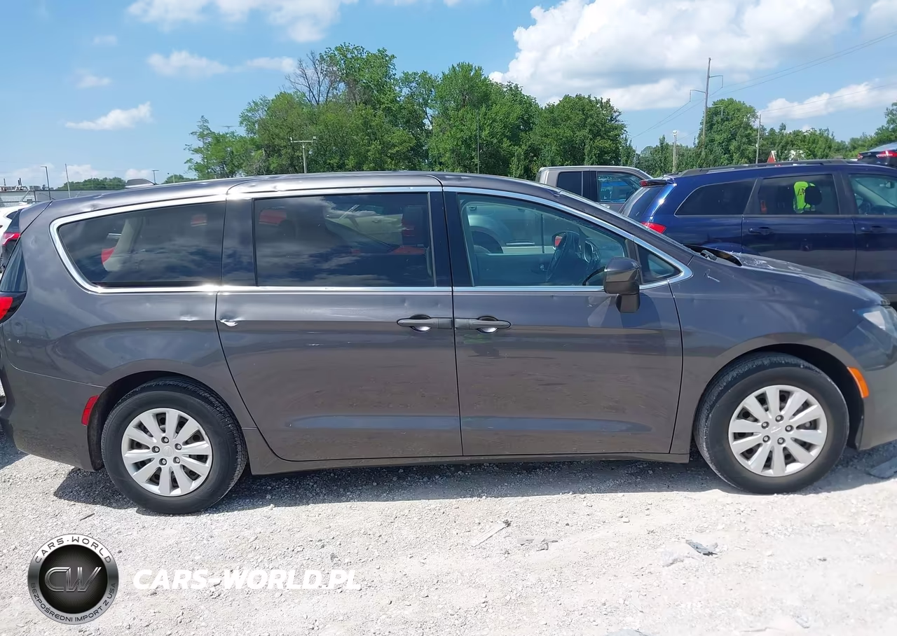 2021 Chrysler Voyager L VIN:2C4RC1AG9MR562345 - 13
