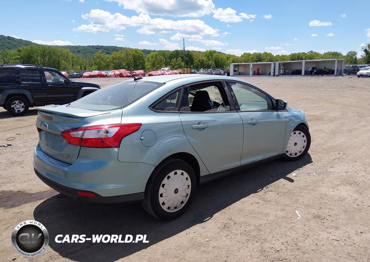 2012 Ford Focus Se VIN:1FAHP3F25CL229534 - 4
