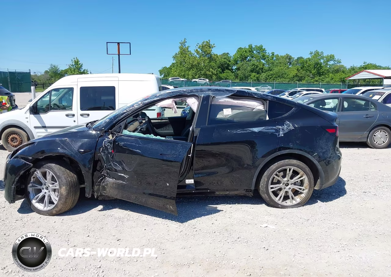 2024 Tesla Model Y Long Range Dual Motor All-Wheel Drive VIN:7SAYGDEE2RF983565 - 13