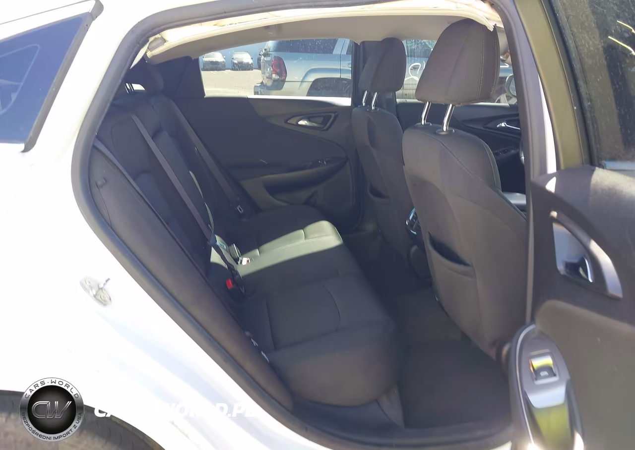 2018 Chevrolet Malibu Lt VIN:1G1ZD5STXJF275396 - 8
