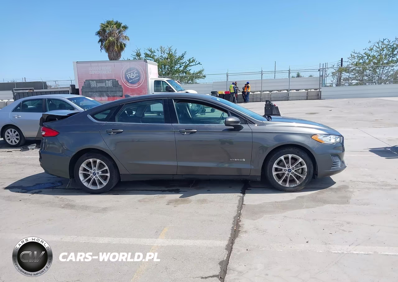 2019 Ford Fusion Hybrid Se VIN:3FA6P0LU2KR261594 - 13