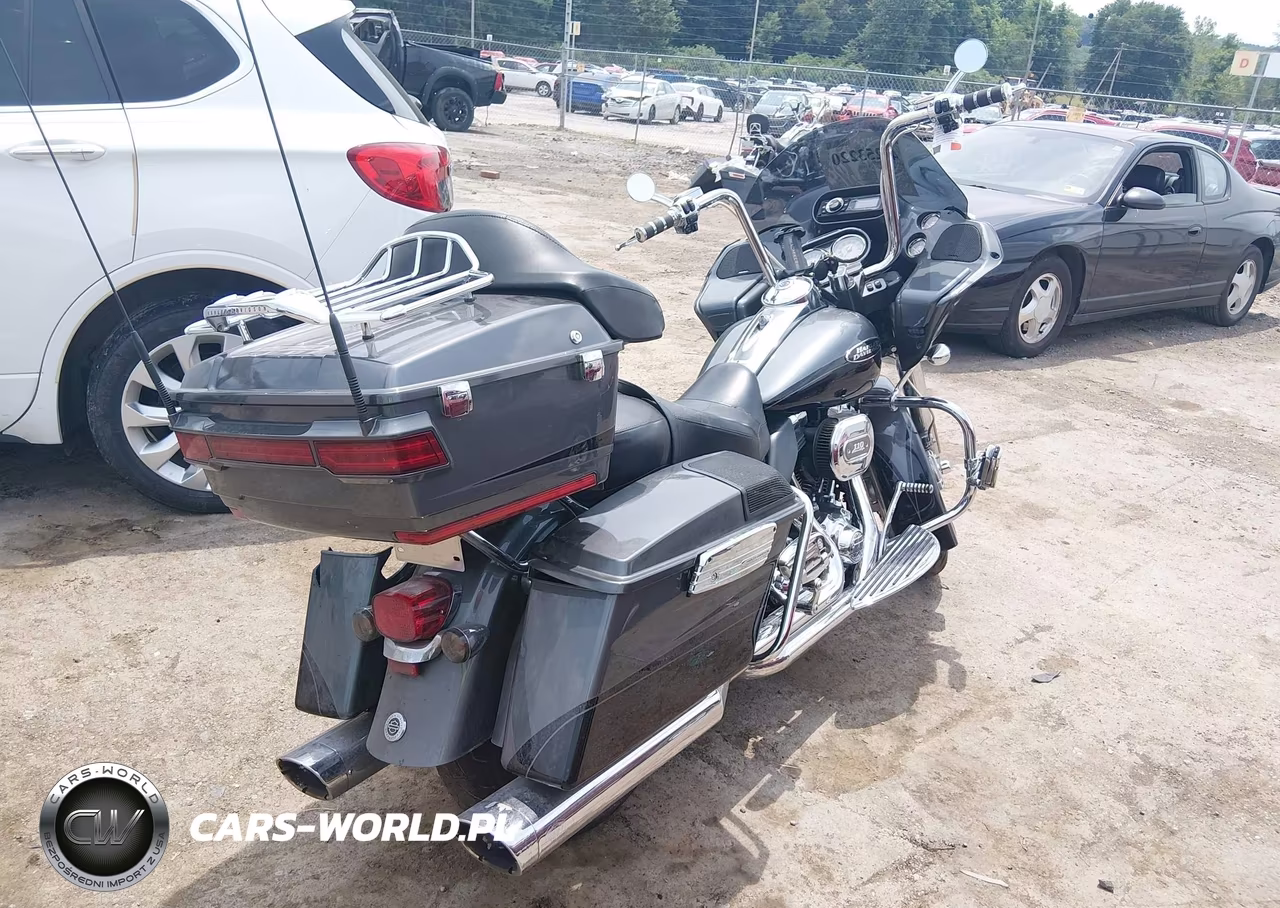 2011 Harley-Davidson Fltruse VIN:1HD1TA810BB950301 - 4