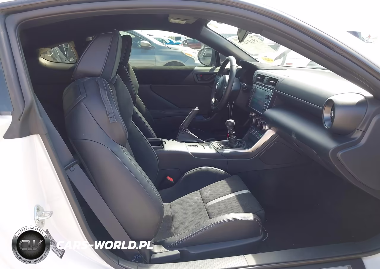 2025 Toyota Gr86 Premium VIN:JF1ZNBE14S9760989 - 5