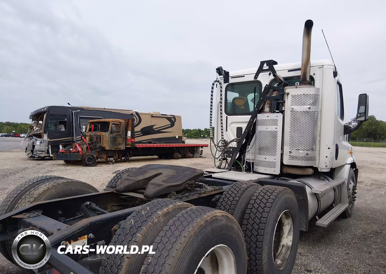 2013 Freightliner Cascadia 113 VIN:3AKJGBDV7DSFE2374 - 13
