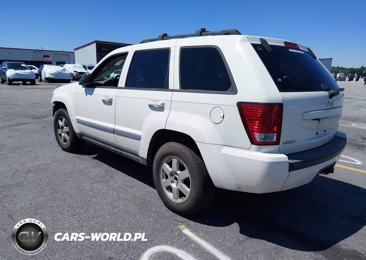 2010 Jeep Grand Cherokee Laredo VIN:1J4PS4GK5AC144001 - 3