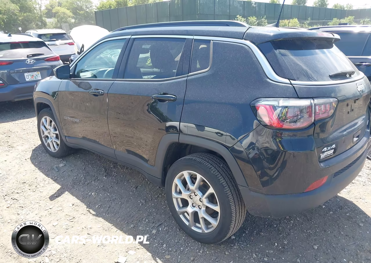 2022 Jeep Compass Latitude Lux 4X4 VIN:3C4NJDFB0NT221398 - 3