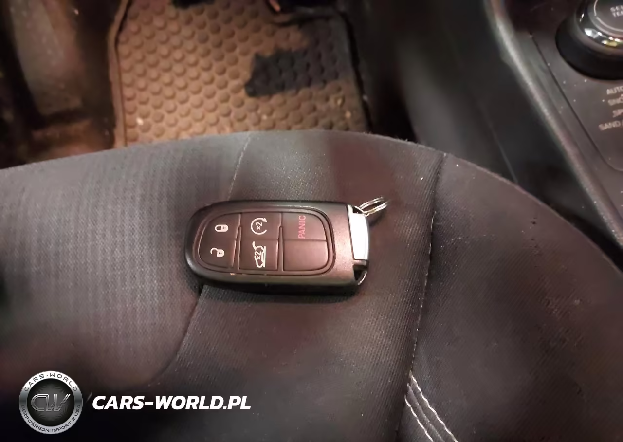 2015 Jeep Cherokee Latitude VIN:1C4PJMCSXFW501242 - 11